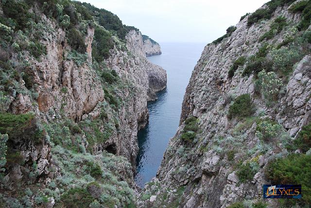 cala di mezzo.JPG